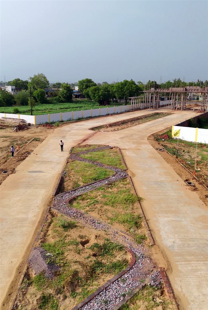 Concrete internal roads with a landscaped green belt at GoldenCity Township