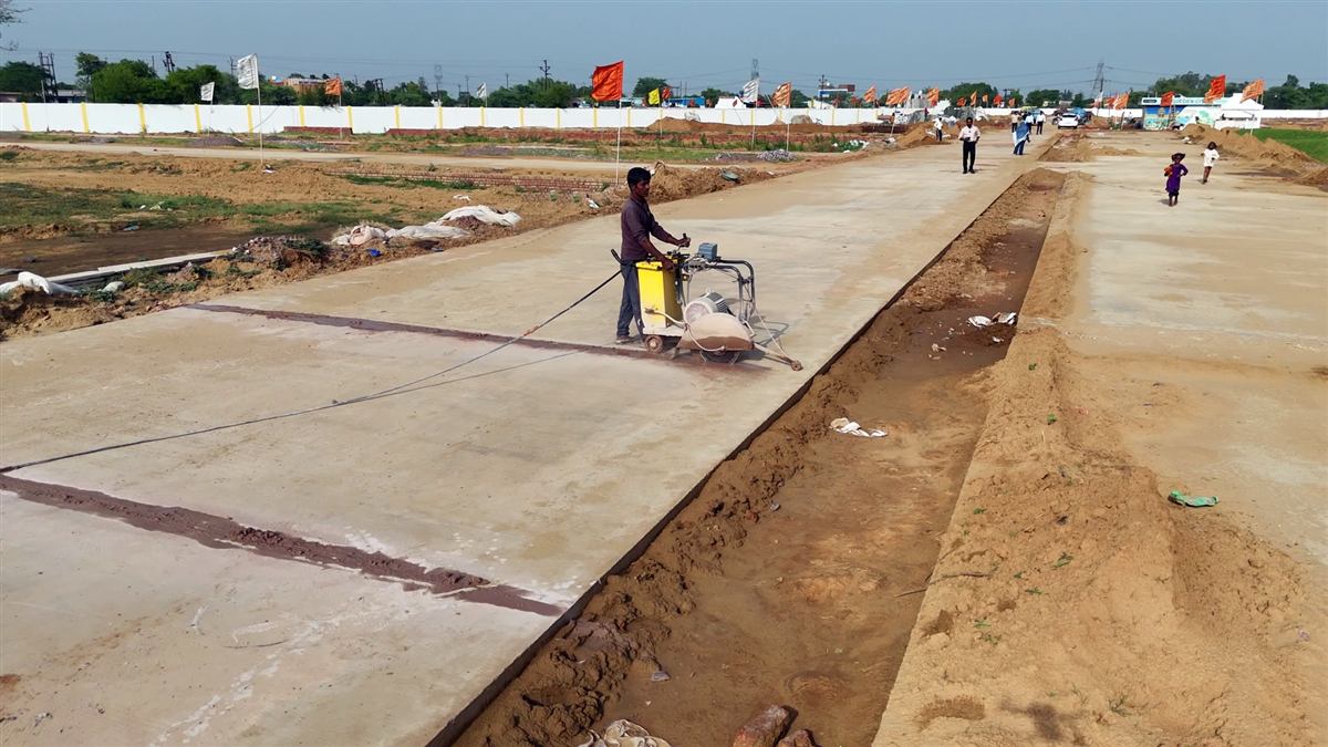 Concrete internal road being laid at GoldenCity Township